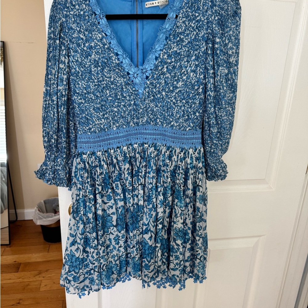 Alice + Olivia Blue V-Neck Bishop Sleeve Sundress